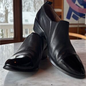 Yosi Samra black leather ankle booties size 7.5 cap toe block heel